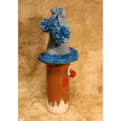 Dekofigur BOMMELWICHTEL Weihnachtswichtel witzige Upcyclingfigur aus Glasflasche m. handgestricktem Mützchen