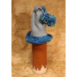 Dekofigur BOMMELWICHTEL Weihnachtswichtel witzige Upcyclingfigur aus Glasflasche m. handgestricktem Mützchen