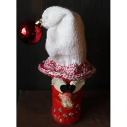 Dekofigur GLITZERWICHTEL Weihnachtswichtel witzige Upcyclingfigur aus Glasflasche m. handgestricktem Mützchen