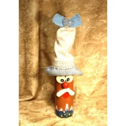 Dekofigur HERZERLWICHTEL Weihnachtswichtel witzige Upcyclingfigur aus Glasflasche m. handgestricktem Mützchen