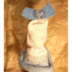 Dekofigur HERZERLWICHTEL Weihnachtswichtel witzige Upcyclingfigur aus Glasflasche m. handgestricktem Mützchen
