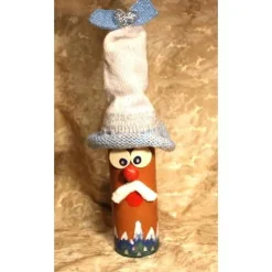 Dekofigur HERZERLWICHTEL Weihnachtswichtel witzige Upcyclingfigur aus Glasflasche m. handgestricktem Mützchen