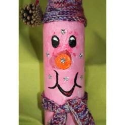 Dekofigur ROSI Wichtel witzige Upcyclingfigur aus einer Glasfasche mit handgestrickten Accesoires