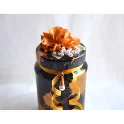 Dekoglas mit Banderole, Stoffblume und Satinband, schwarz-gold