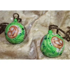 Dekokugeln 2er Set WIESNGAUDI Acrylmalerei auf Kunststoffkugel Serviettentechnik Hängedeko Kugeln Oktoberfestdeko