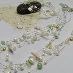 Dekorativer dreiteiliger Brautschmuck, zur Hochzeit schwebende Perlen als Ohrhänger, Kette und Armband, Keshi-Perlen, memory wire