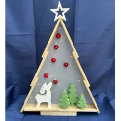 Dekorativer Holz-Tannenbaum mit Elch, Tannenbäumen und LED-Lichterkette - Weihnachtsdeko