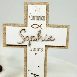 Dekoratives Holzkreuz zur Kommunion personalisiert mit Name und Datum .Fisch kreuz florales Muster Holz Standfuß