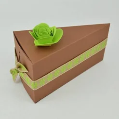 Dekoriertes Tortenstück