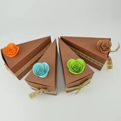 Dekoriertes Tortenstück