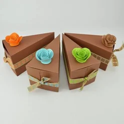 Dekoriertes Tortenstück