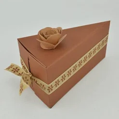 Dekoriertes Tortenstück