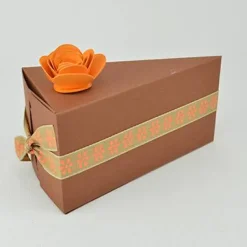 Dekoriertes Tortenstück