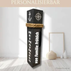 Dekosäule personalisiert – Maritimer Poller mit Namen, Wunschtext & Koordinaten als Geschenk