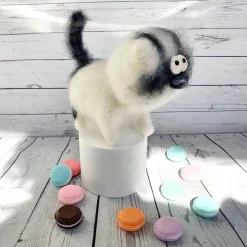 Design Katze Dekofigur in verschiedenen Farben,  Katze gehäkelt und ausgemalt per Hand