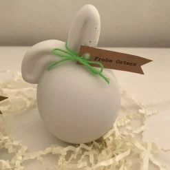 Dicke Osterhasen aus Beton, weiß, Ei mit Ohren, Knickohrhase ca. 11 cm