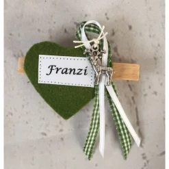 Dirndl-Anstecker Herz Wollfilz – Personalisiertes Wiesn-Glubberl & Trachtenbrosche mit Wunschbeschriftung