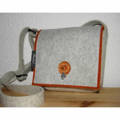 Dirndltasche, Trachtentasche, Unikat, aus Wollfilz in hellmeliert und orange, Upcycling, Kaffeekapsel, Umhängetasche, Oktoberfest, handgemacht von Dieda