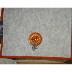 Dirndltasche, Trachtentasche, Unikat, aus Wollfilz in hellmeliert und orange, Upcycling, Kaffeekapsel, Umhängetasche, Oktoberfest, handgemacht von Dieda