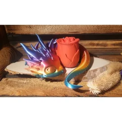 Drache mit Rose aus umweltfreundlichem 3D Bio-Kunststoff – Perfektes Geschenk
