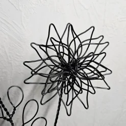 Drahtblume auf Massivholzbrett, minimalistisch, handmade, ca. 34 cm hoch