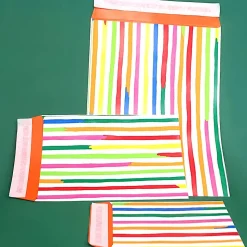 Drei bunt gestreifte Papier Flachbeutel in 3 Größen