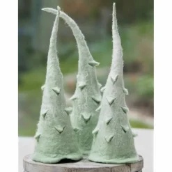 Drei kleine Filz Tannenbäume aus dem Naturmaterial Wolle in Handarbeit gefilzt; Produkt #479415