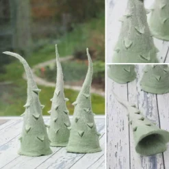 Drei kleine Filz Tannenbäume aus dem Naturmaterial Wolle in Handarbeit gefilzt; Produkt #479415