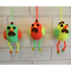 drei umhäkelte Styropor-Eier - Hühner in Neonfarben