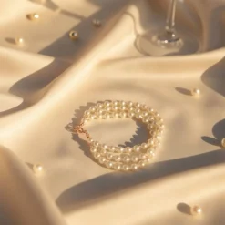 Dreireihiges Perlenarmband Champagner – Handgefertigt & Elegant | Pearl Embrace