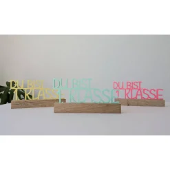 „DU BIST 1. KLASSE“ Aufsteller aus dem 3D-Druck mit Eichenholz-Sockel – Deko zur Einschulung oder Geschenk