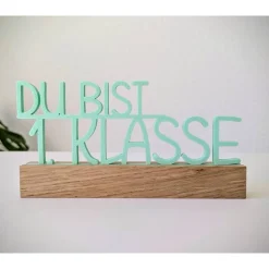 „DU BIST 1. KLASSE“ Aufsteller aus dem 3D-Druck mit Eichenholz-Sockel – Deko zur Einschulung oder Geschenk