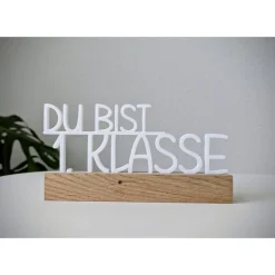 „DU BIST 1. KLASSE“ Aufsteller aus dem 3D-Druck mit Eichenholz-Sockel – Deko zur Einschulung oder Geschenk