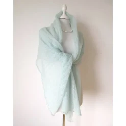 Duftiger Brautschal aus Mohair in Aquamarinblau, Hochzeitsstola gestrickt, weiches Umschlagtuch