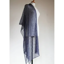 Dunkelblauer zarter Schal aus Kid-Mohair, leichtes Tuch für Trachtenhochzeit, gestrickte Stola marineblau, Geschenk Frau