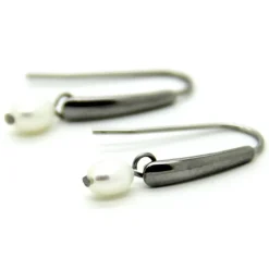 Echte Süßwasser-Perlen-Edelstahlohrhaken (silberfarben) in Weiß mit eingehängtem Element, Accessoire, Brautschmuck