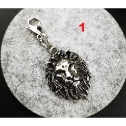 Edelstahl Anhänger Löwe für Charivari – Trachtenschmuck in verschiedenen Designs