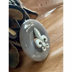 Edelstein-Donutkette , taupe-grau-blauer Jaspis mit einem Donuthalter „frz. Lilie „aus 925er Silber