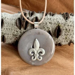 Edelstein-Donutkette , taupe-grau-blauer Jaspis mit einem Donuthalter „frz. Lilie „aus 925er Silber