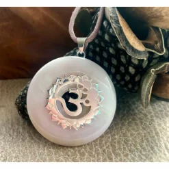 Edelstein-Donutkette , zart-rosa Manganocalcit, mit einem Donuthalter „Kronen-/Scheitel-Chakra“aus 925er Silber