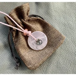 Edelstein-Donutkette  mit Rosenquarz und silbernem Om-Zeichen aus 925er Silber