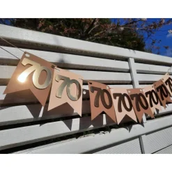 Edle Girlande zum 70. Geburtstag in Beige und Gold. Wimpel, Wimpelkette in angesagten Trendfarben