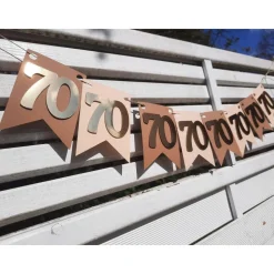 Edle Girlande zum 70. Geburtstag in Beige und Gold. Wimpel, Wimpelkette in angesagten Trendfarben