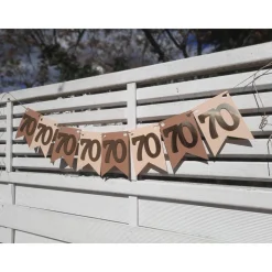 Edle Girlande zum 70. Geburtstag in Beige und Gold. Wimpel, Wimpelkette in angesagten Trendfarben