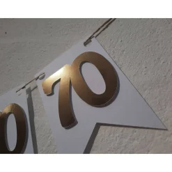 Edle Girlande zum 70. Geburtstag in Weiß und Gold. Wimpel, Wimpelkette in angesagten Trendfarben