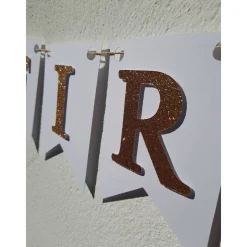 Edle Girlande zur Konfirmation, auf Wunsch personalisiert. Gold und Weiß.