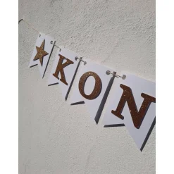 Edle Girlande zur Konfirmation, auf Wunsch personalisiert. Gold und Weiß.