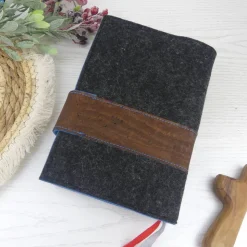 Edle Gotteslobhülle & Bibelhülle aus Filz mit Kork – personalisiertes Geschenk zur Kommunion, Firmung & Konfirmation
