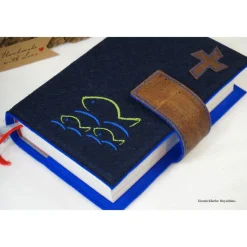 Edle Gotteslobhülle aus dunkelblauem Filz – personalisierte Bibelhülle zur Erstkommunion & Konfirmation