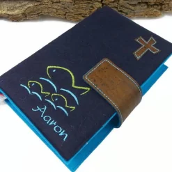 Edle Gotteslobhülle aus dunkelblauem Filz – personalisierte Bibelhülle zur Erstkommunion & Konfirmation